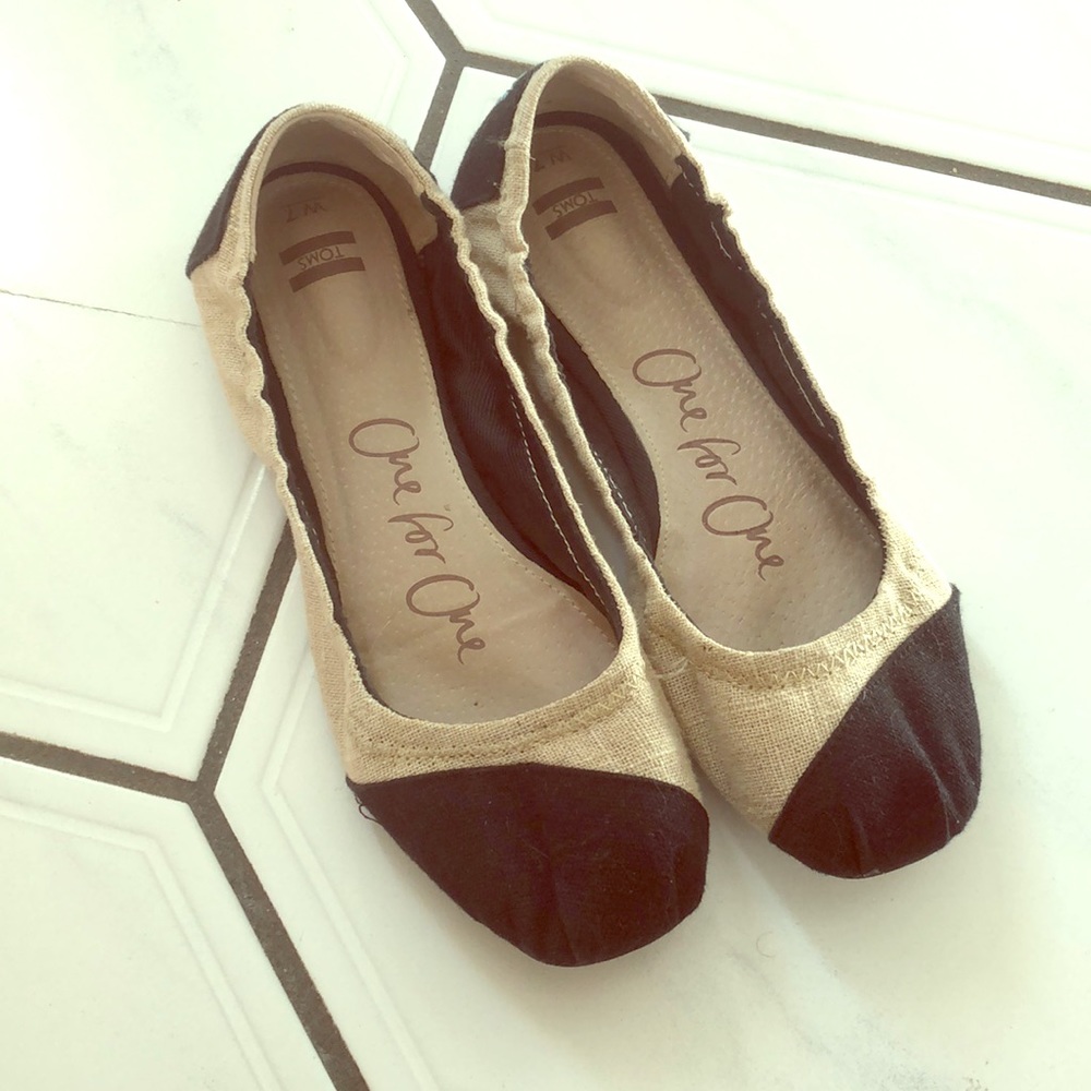 TOMS canvas and black flats. Size 7